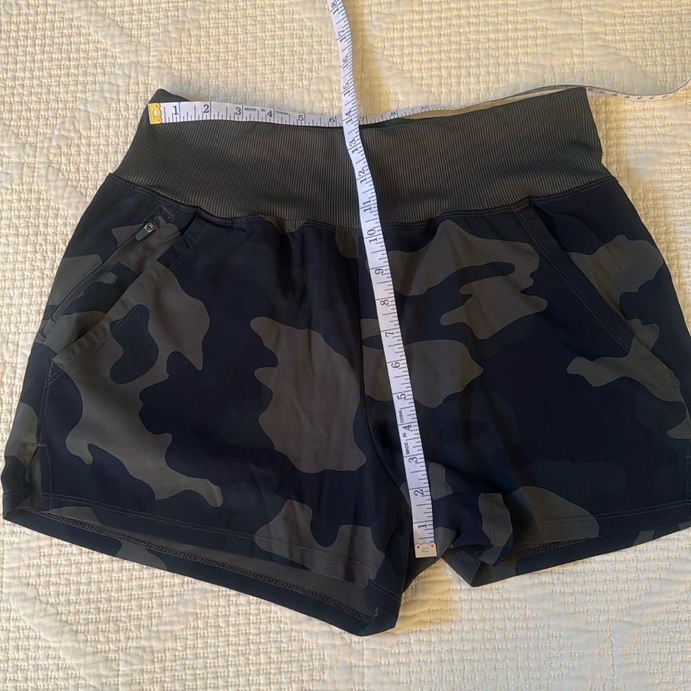 All in Motion short  EUC Size Small K10 - Picture 4 of 5